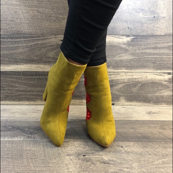 Embroidered flowers olive faux suede booties - Picture 6 of 8